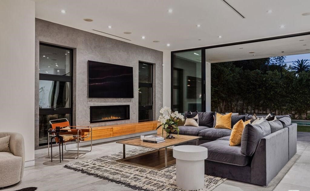 N Edinburgh Avenue, 90048