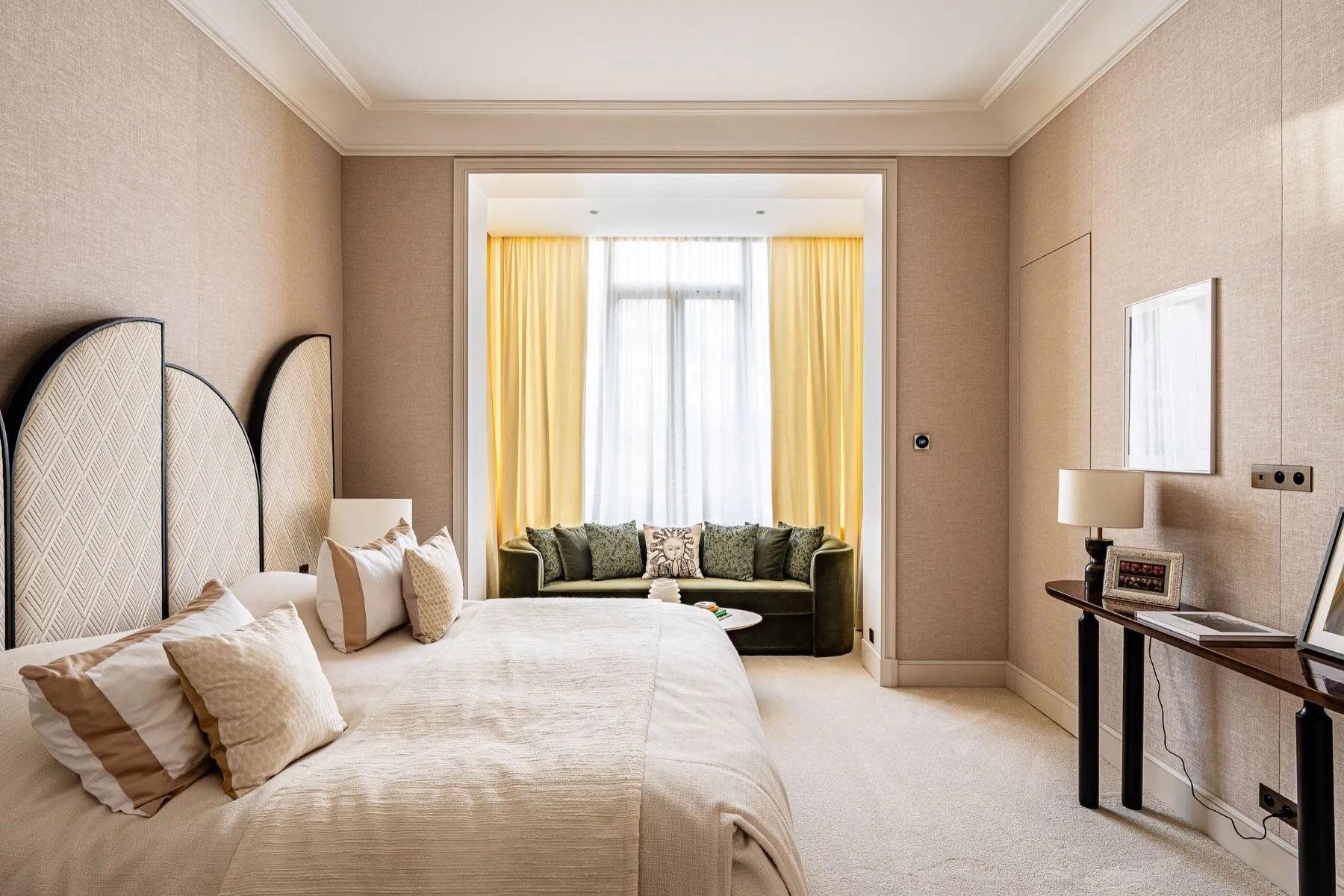 Prestigious apartment in golden triangle Paris 8