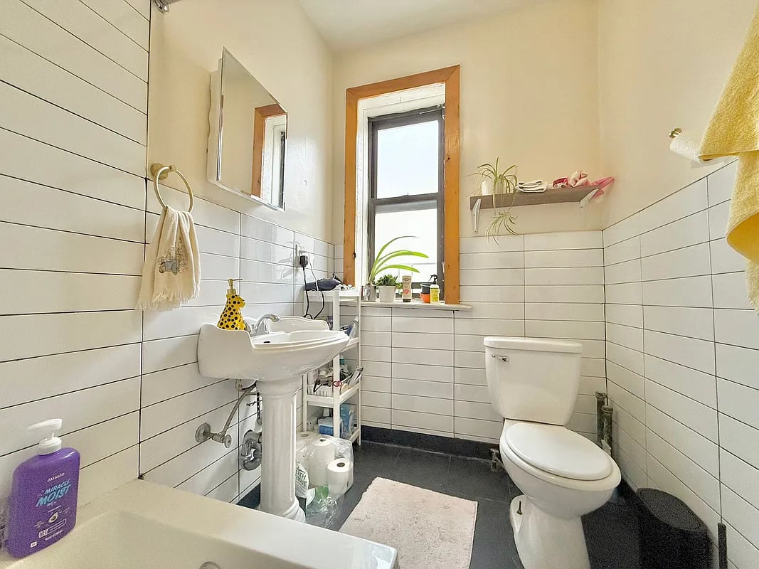 1054 Bergen St D2