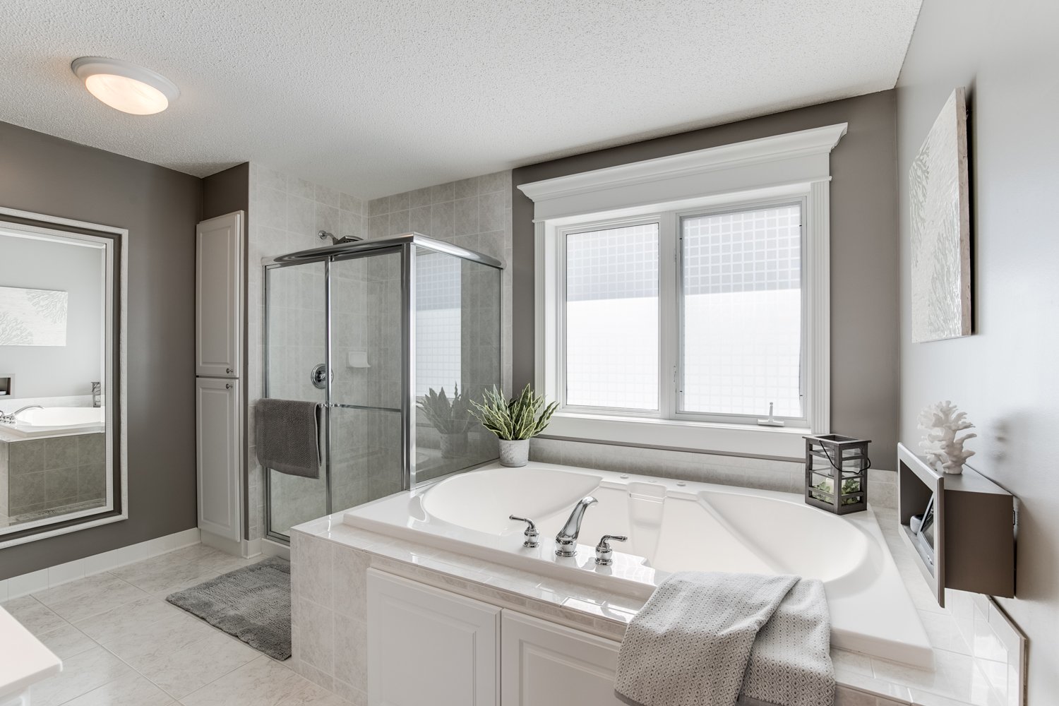Beautiful 2-Story in Desirable OakParke Estates