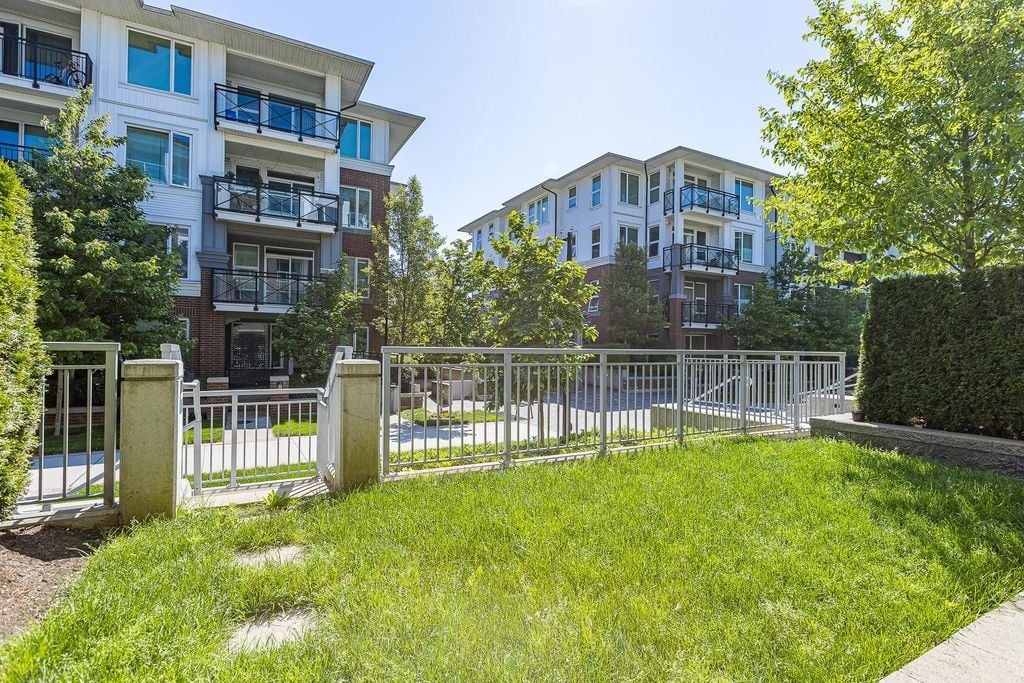 9233 Odlin Rd, #120