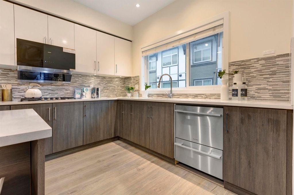 9680 Alexandra Rd, #86