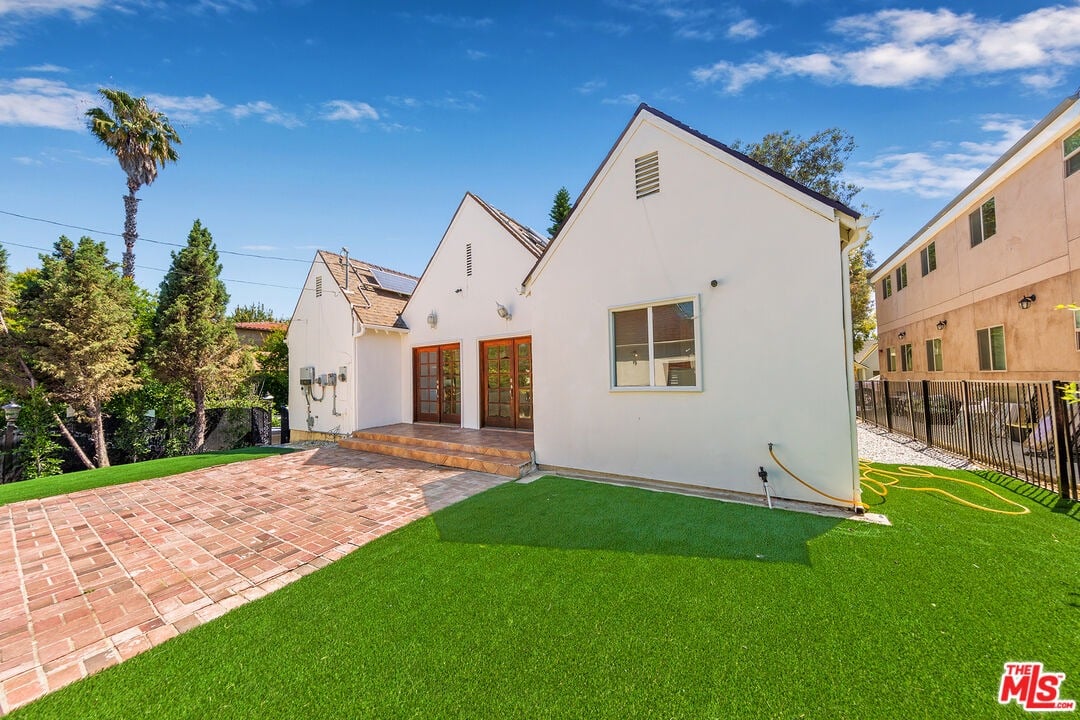 1105 S La Peer Dr