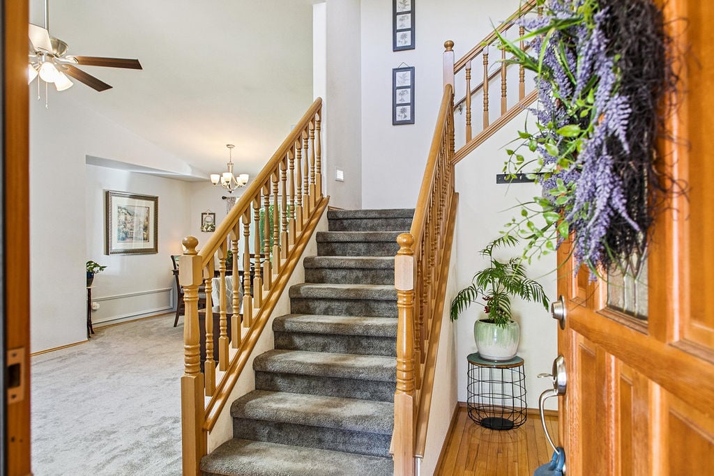 2147 Dunrobin Lane E