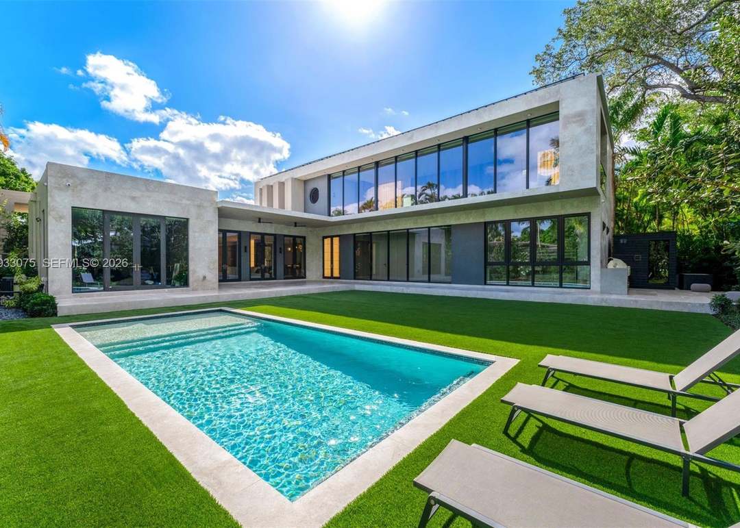 661 Melaleuca Ln