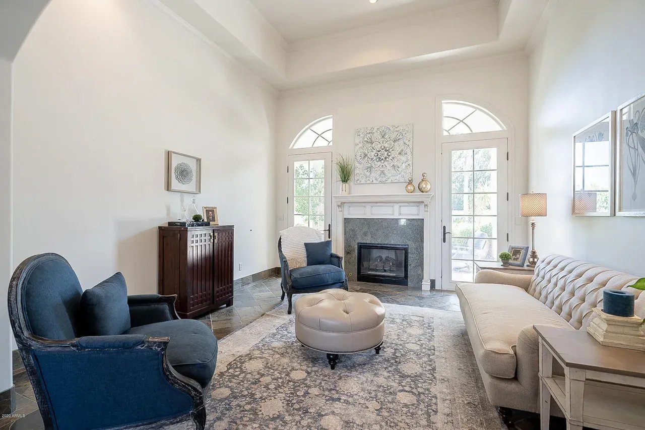 6115 E SHANGRI LA Rd