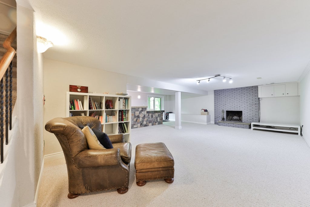 1293 Greenoaks Dr