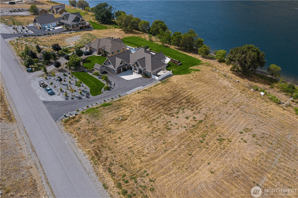 37 N Shore Dr
