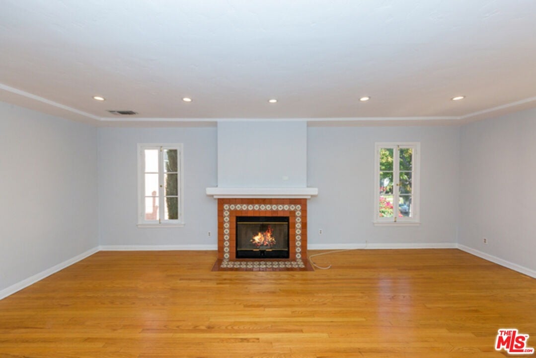 1131 S La Peer Dr