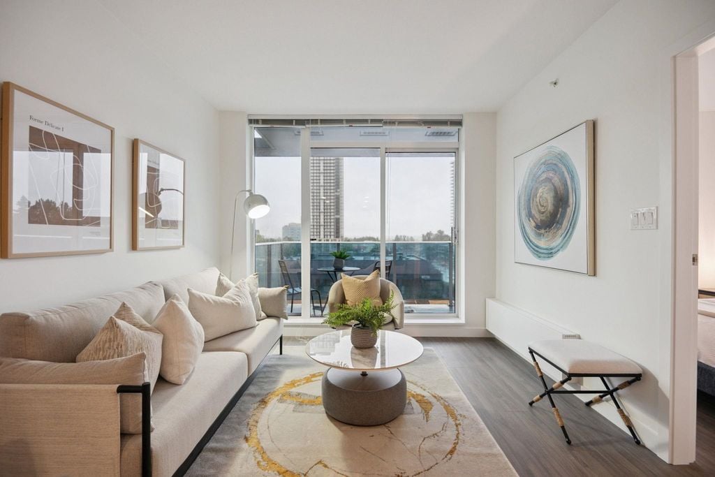 13615 Fraser Hwy, #402