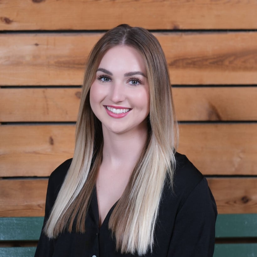Sara Taylor Newport Beach, CA Real Estate Agent Headshot