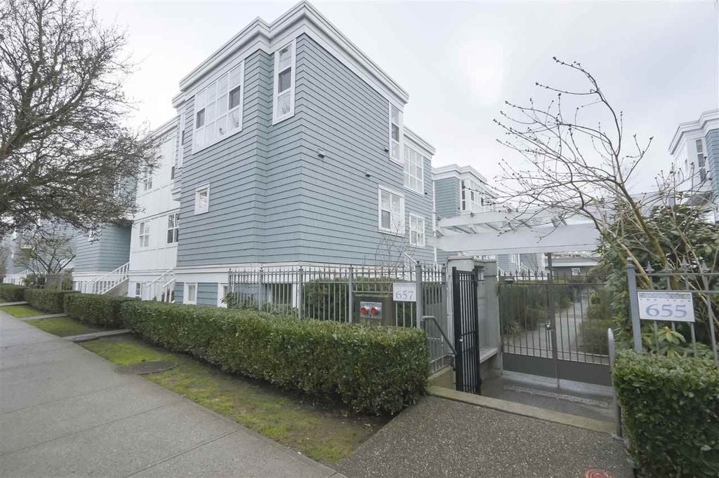 657 W 7th Ave, #103