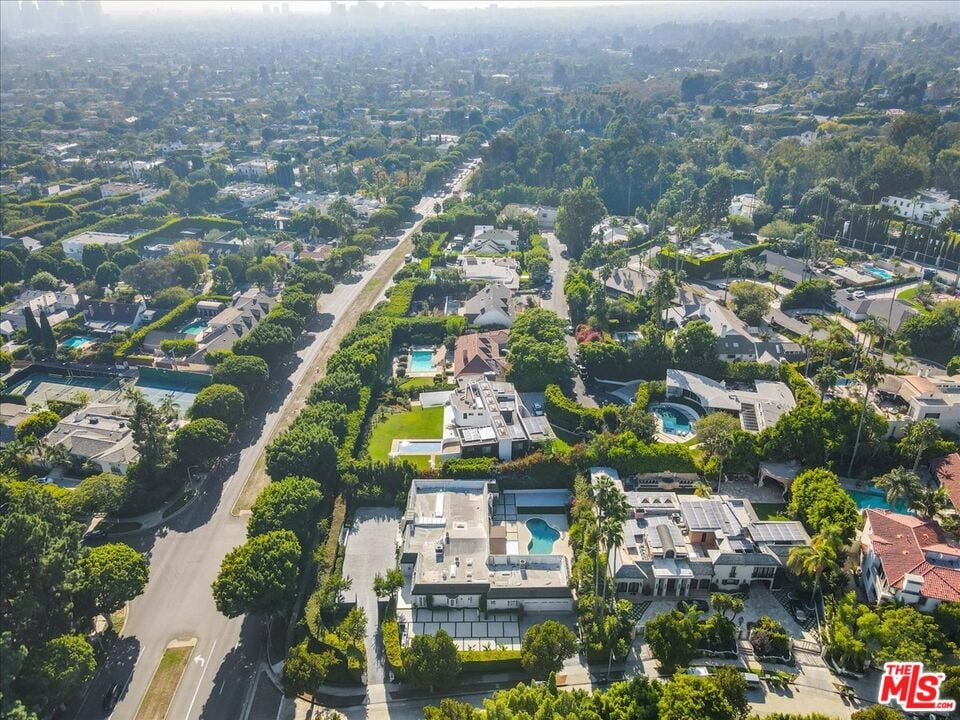 Northstar Manor, N Alta Dr, 90210