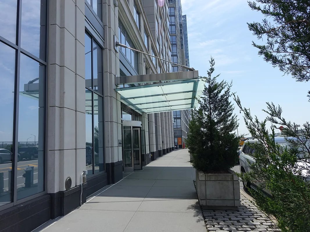 80 Riverside Blvd, #10N