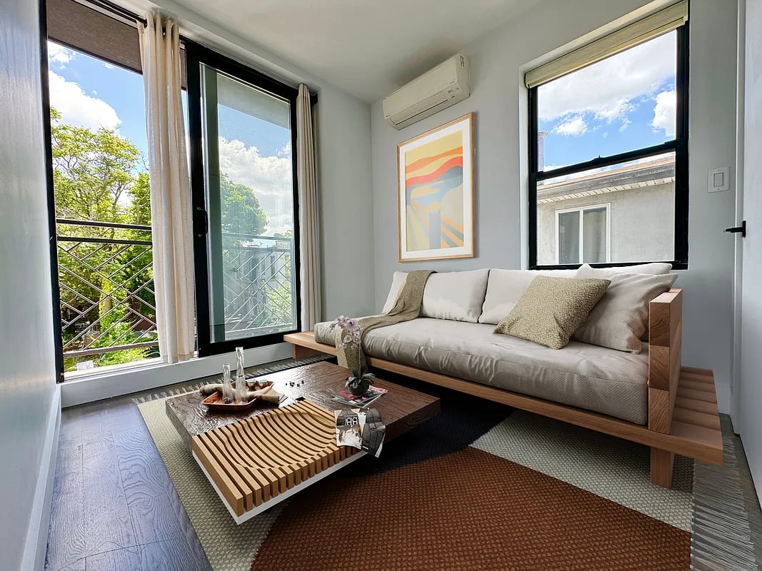 771 Lexington Avenue 2B