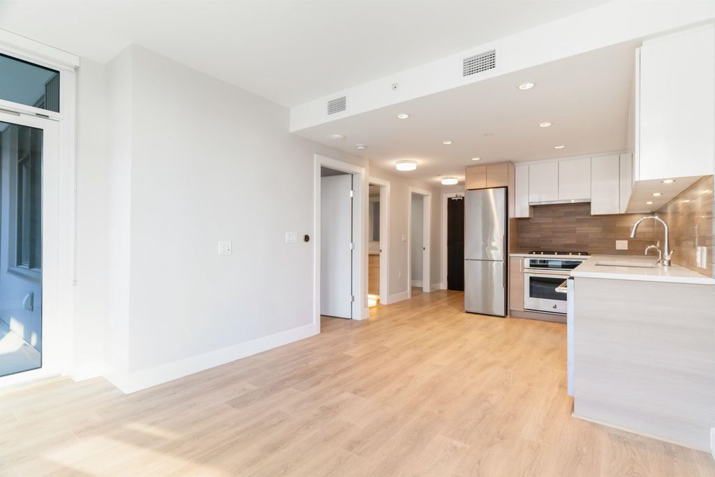 8533 River District Crossing, #806