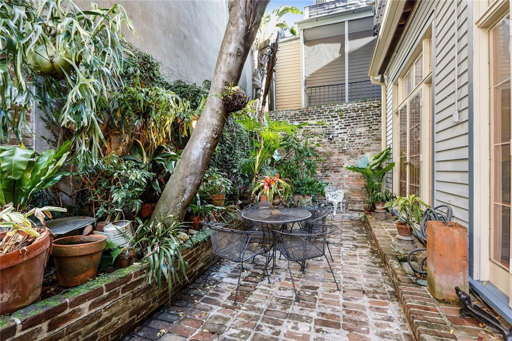 915-917 St. Peter St