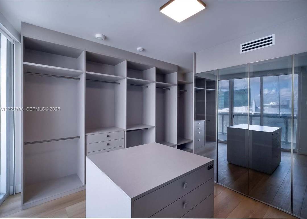 465 Brickell Ave #5701