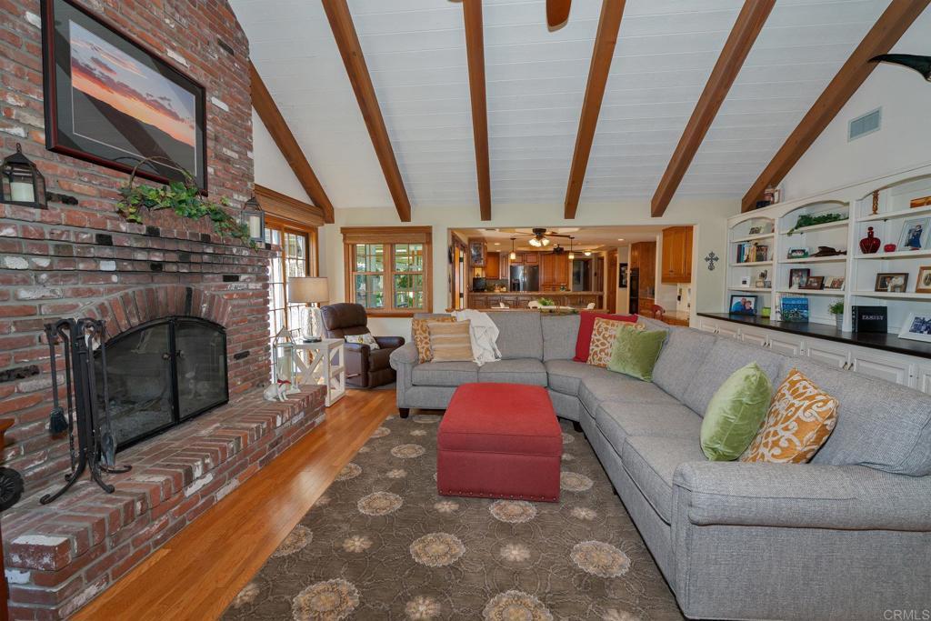 1105 Sugarbush Dr