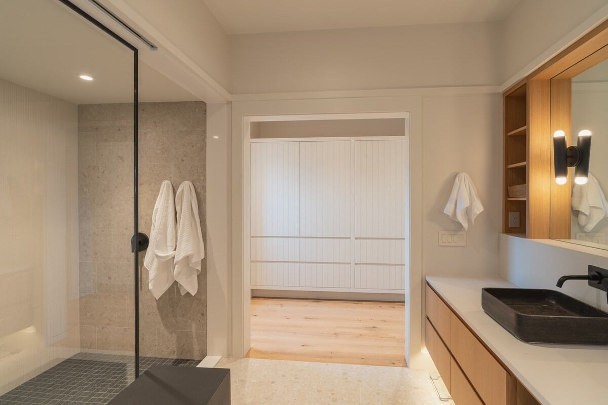 New Waterfront Estate With Pool + Guest House