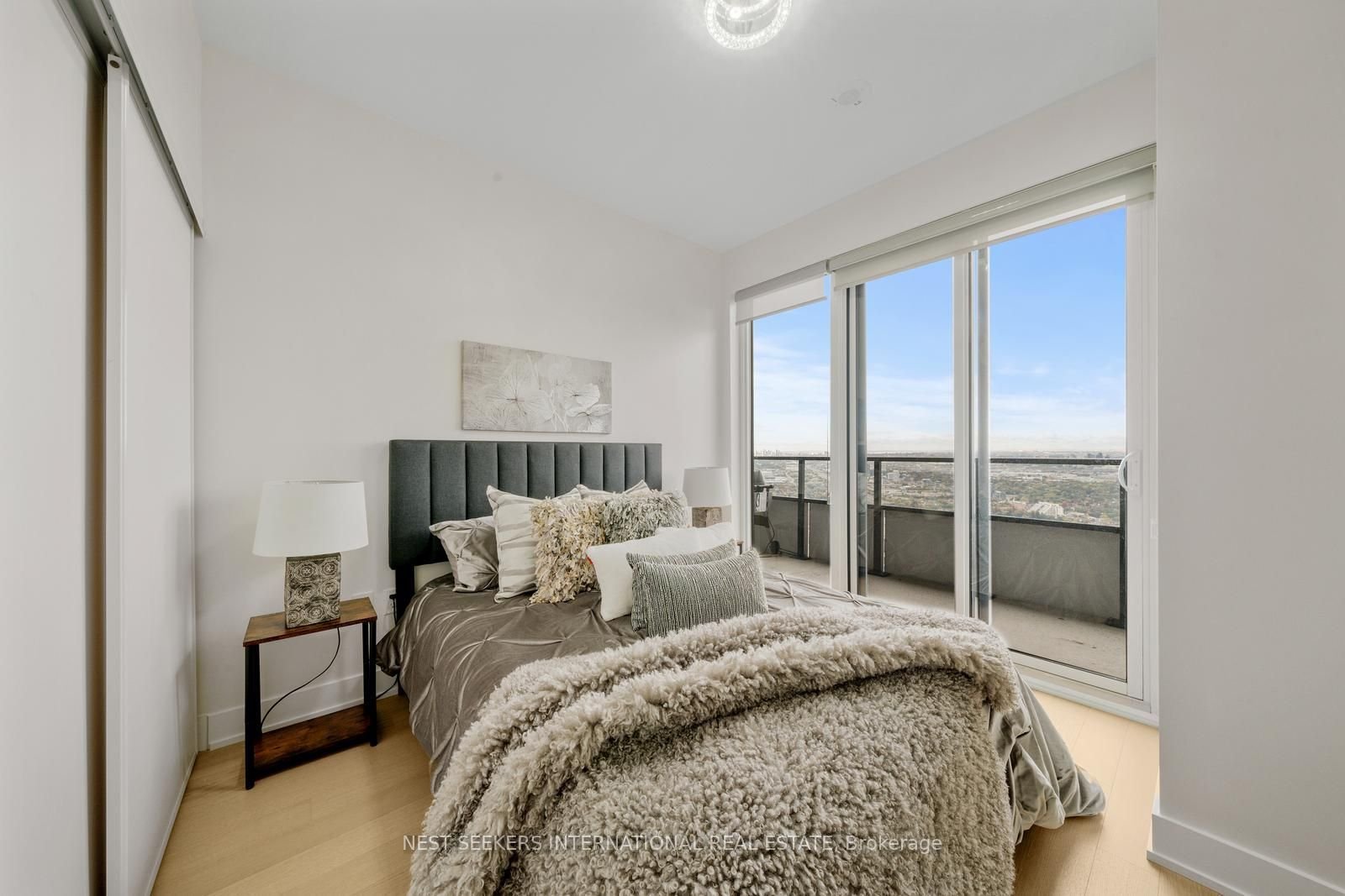 LUXURY AT SKYTOWER 
