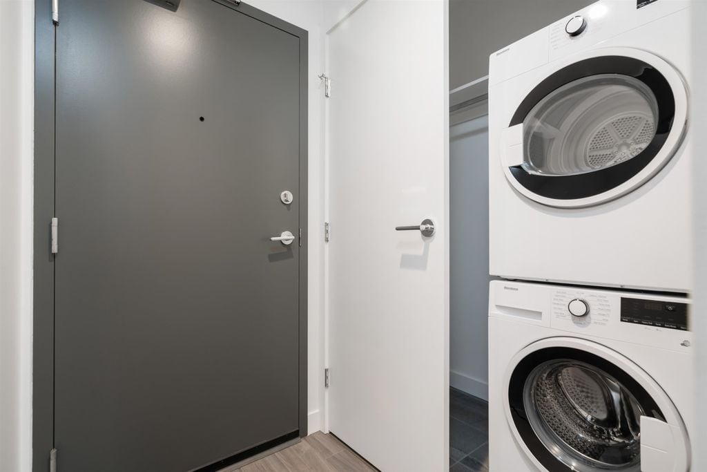 13615 Fraser Hwy, #402