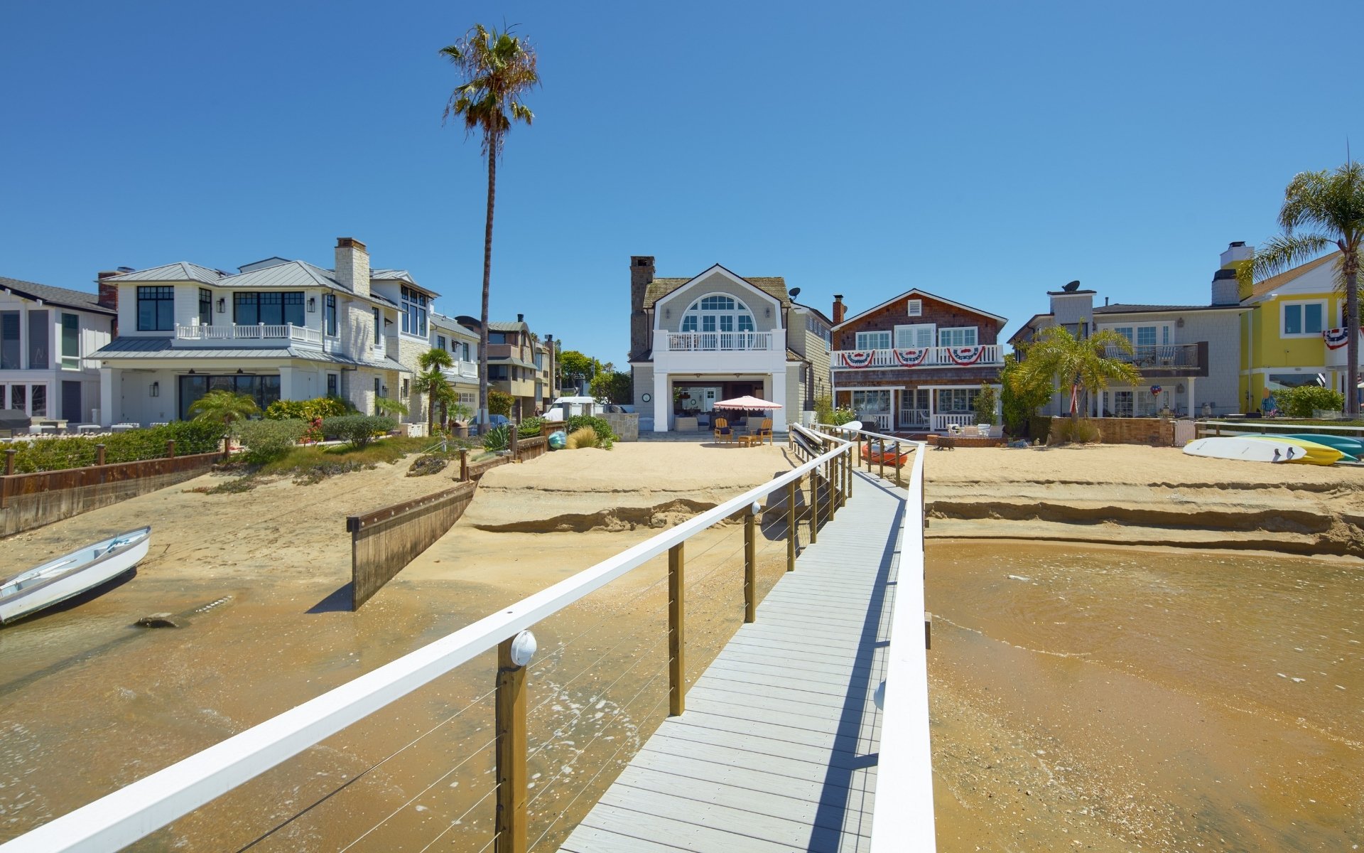 1324 E Balboa Boulevard