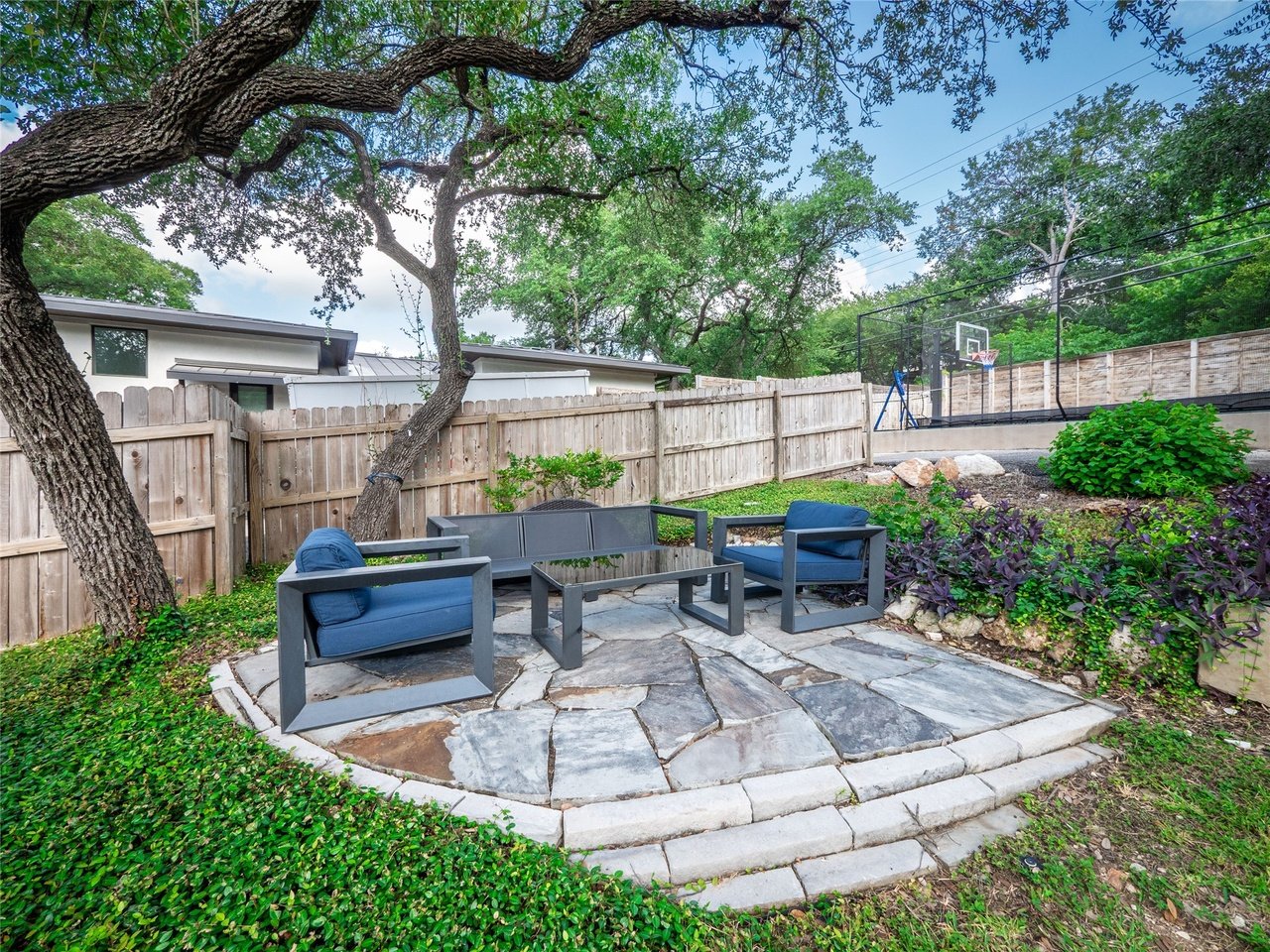 4901 Timberline Dr