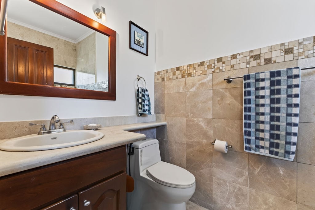 The Oaks #21 | Top-Floor, Turnkey Condo Minutes from Tamarindo
