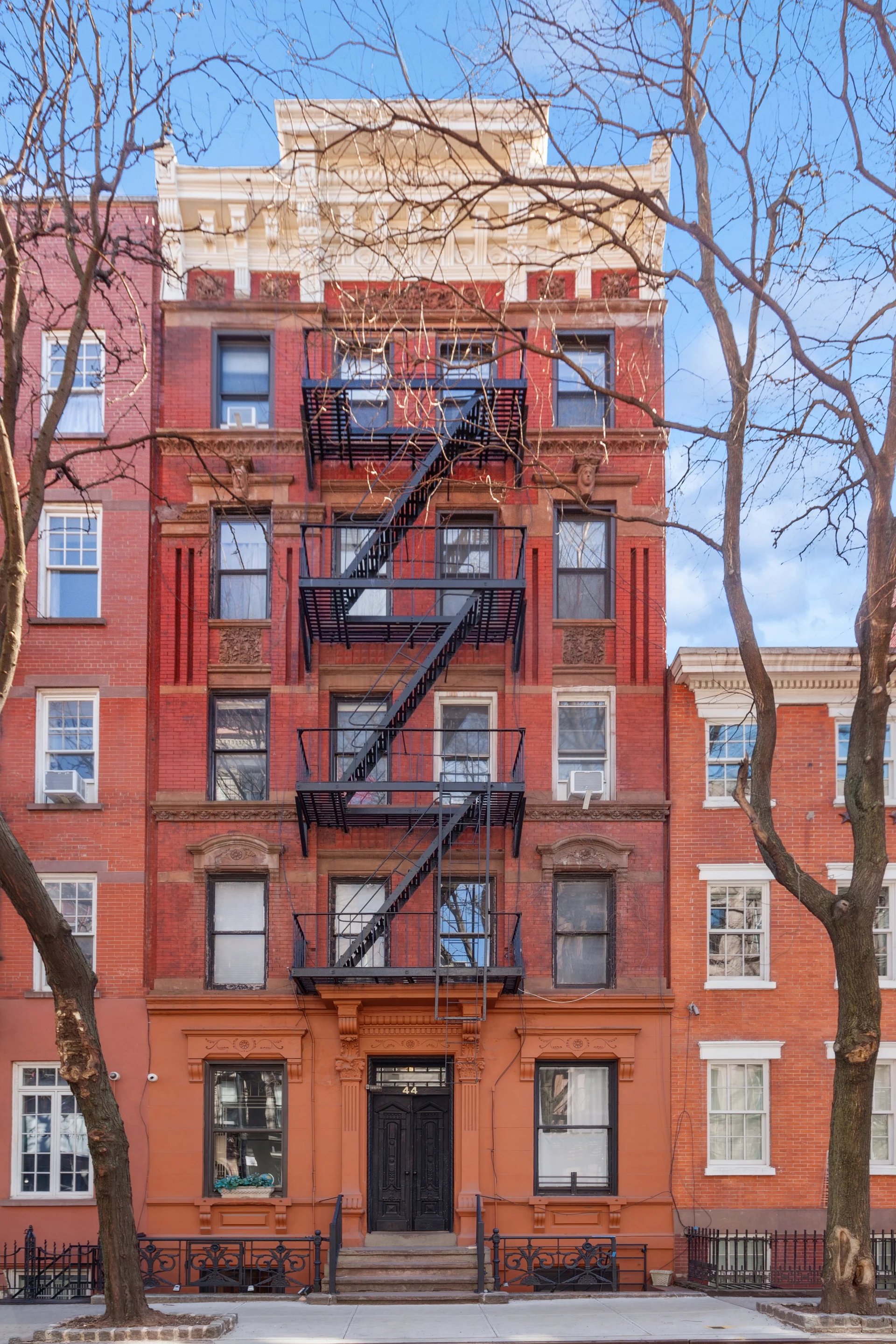 44 Perry St - Building