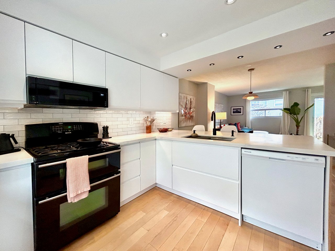 83-1055 Shawnmarr Road, Mississauga