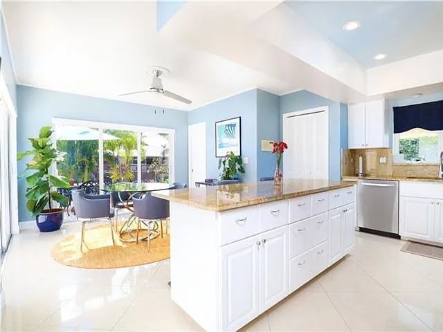1204 SW Tamarind Wy
