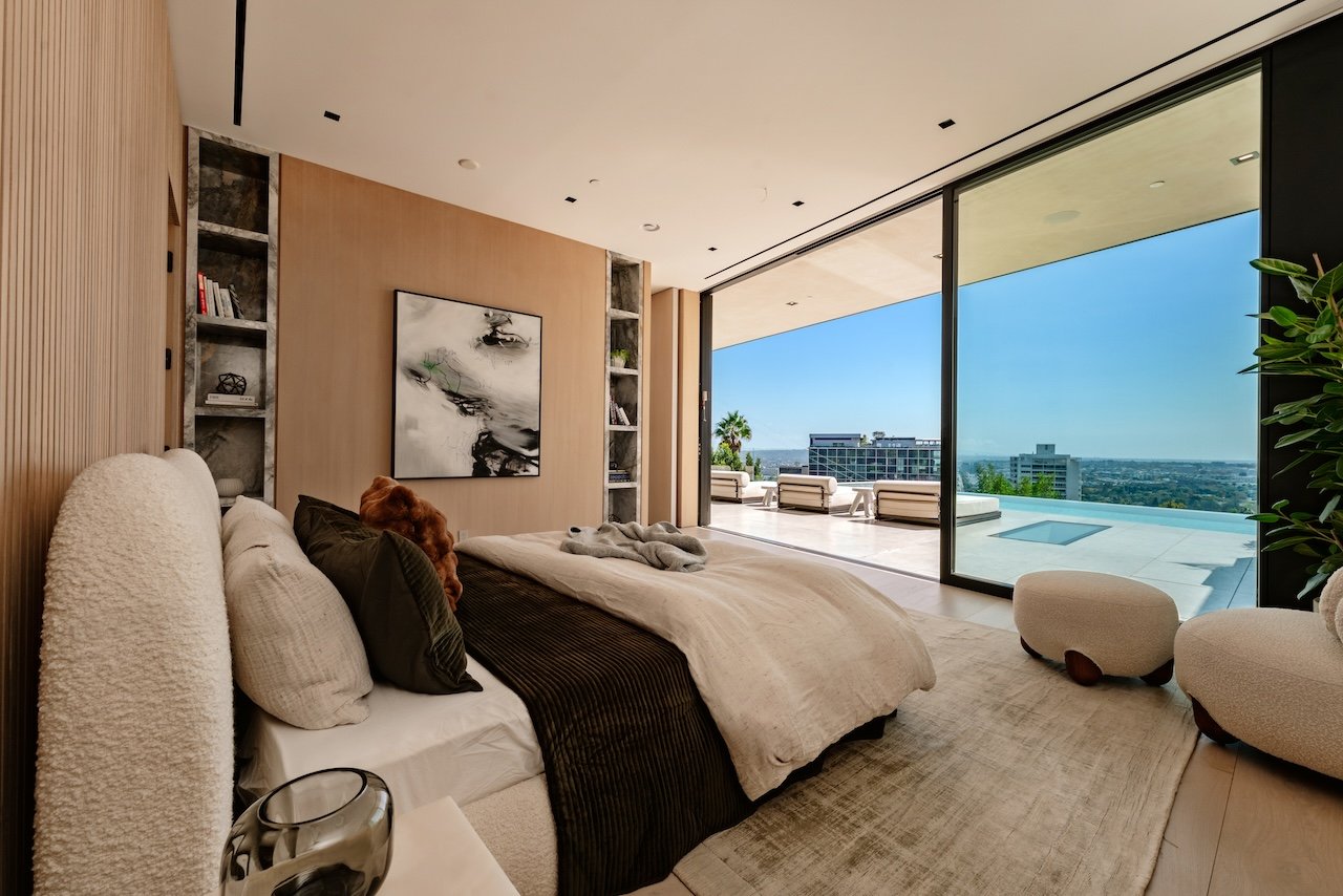 9056 St Ives