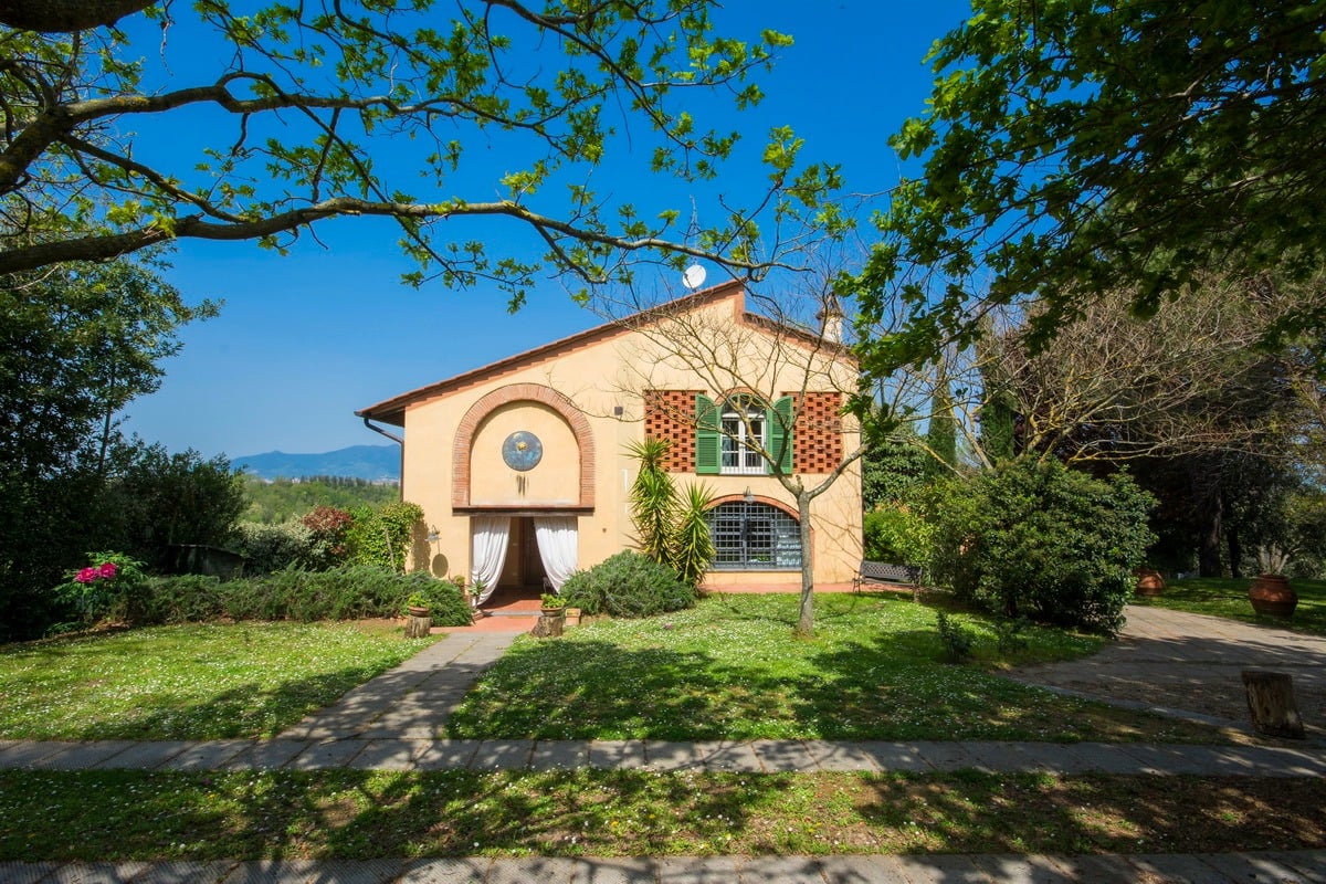 Villa In The Tuscan Hills