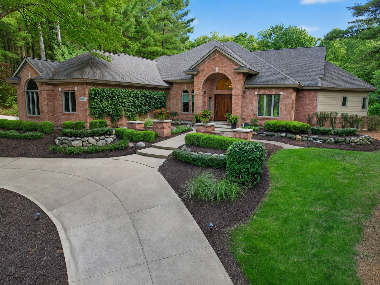 12172 Woodline