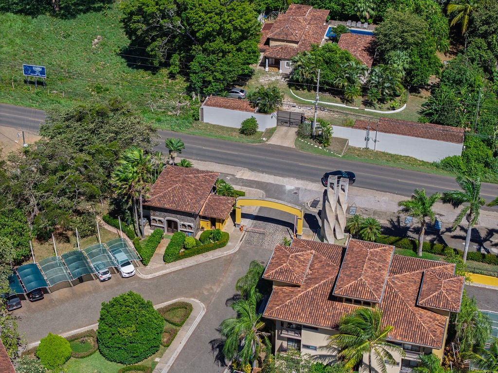 The Oaks #21 | Top-Floor, Turnkey Condo Minutes from Tamarindo