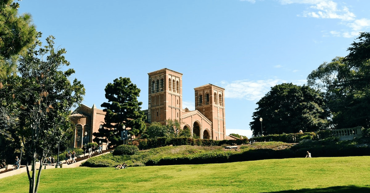 It's college tour season!