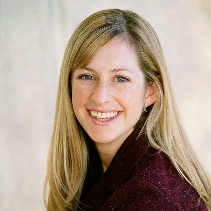 Laura Piccard Lake Oswego, OR Real Estate Agent Headshot