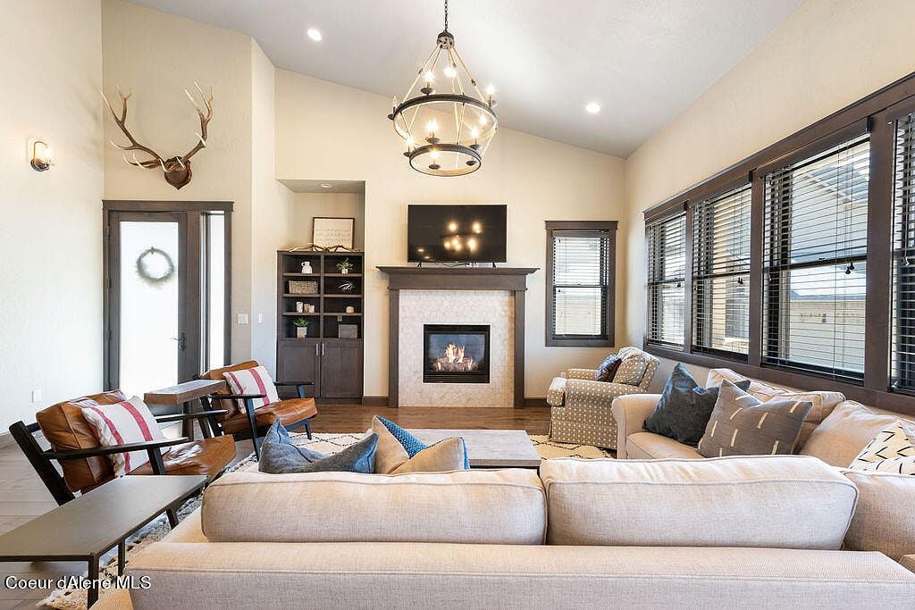 519 Lakeshore Ave UNIT 301