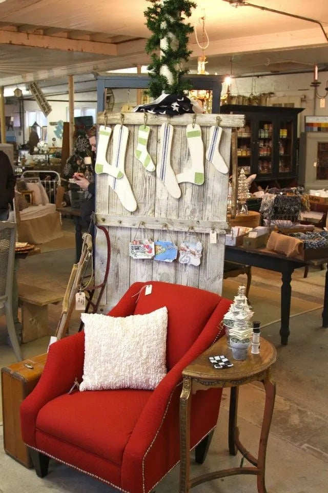 RePurpose Wed – Vintage Sleds