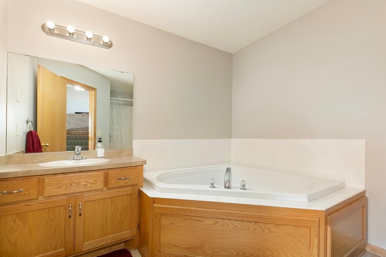 1302 Ironwood Ct SW