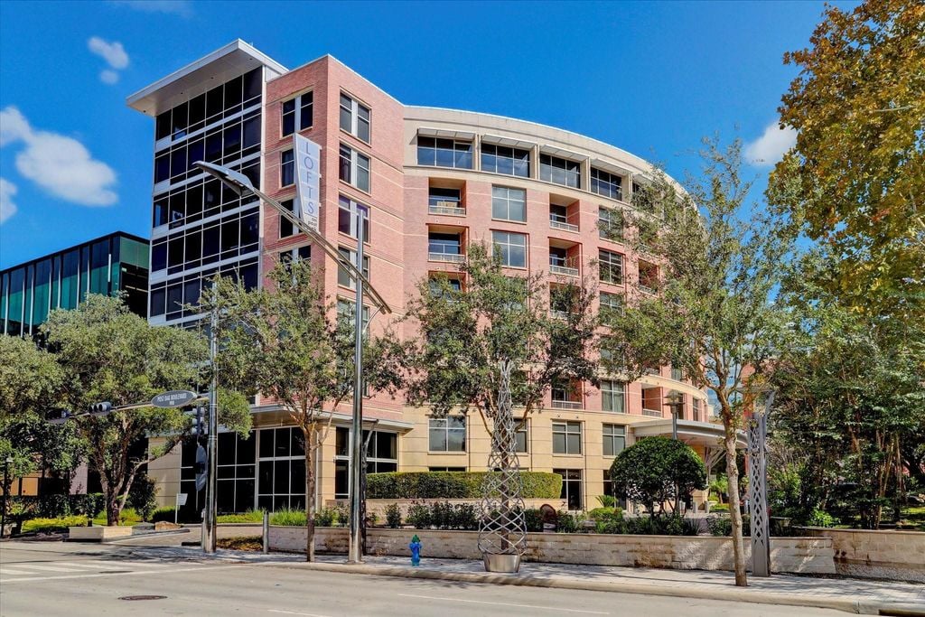 1901 Post Oak Blvd #4303