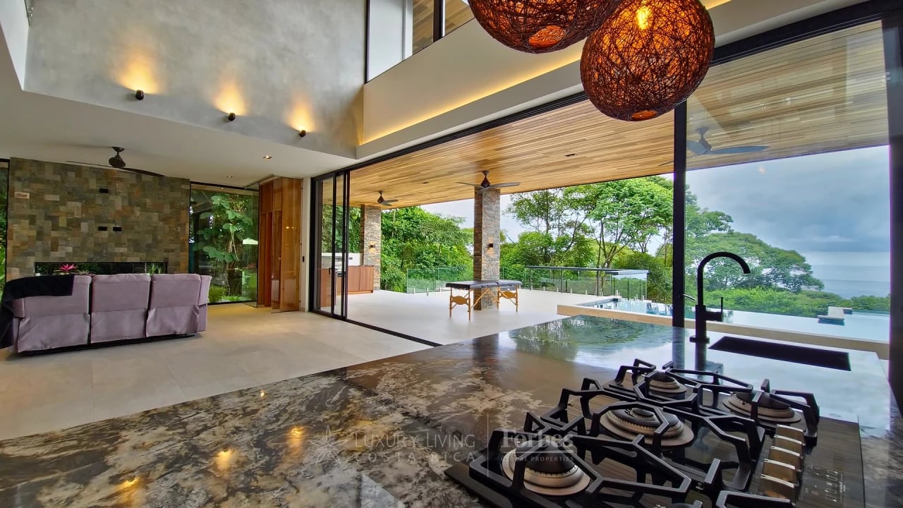 21094N - Luxury Ocean-View Villa in Costa Verde - The Jade Horizon