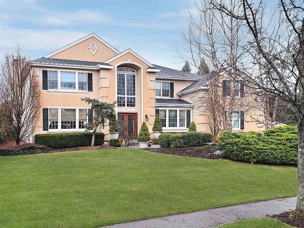 14 Woodbury Farms Dr