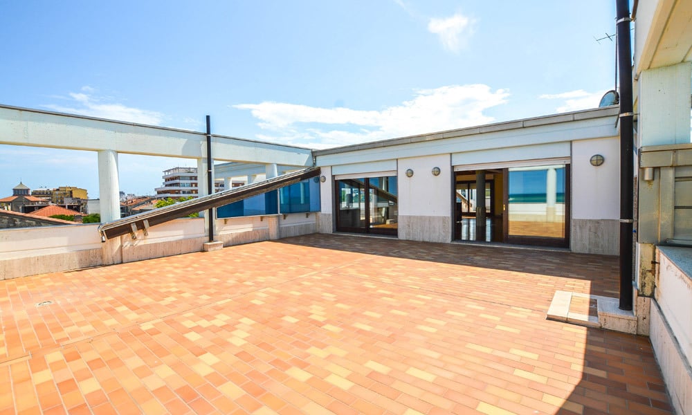 Perfect Penthouse with Panoramic Beachfront Views
