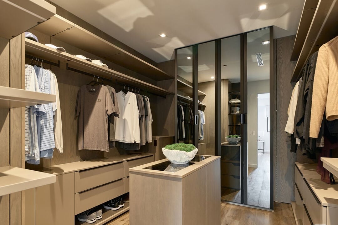 N Bowling Green Way, 90049