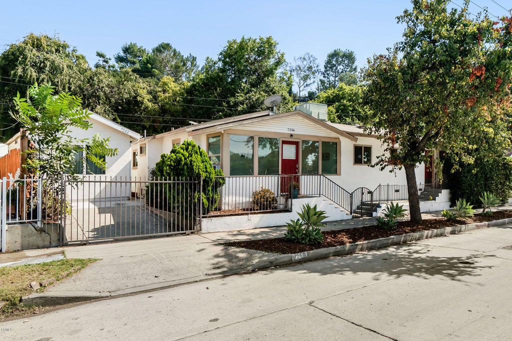 7256 N Figueroa St