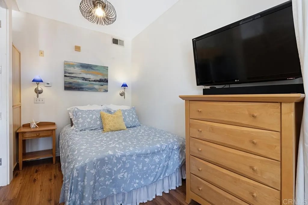 101 W Market St, Unit 404
