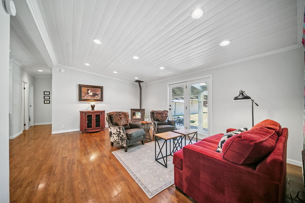 60 NE Davis Farm Road