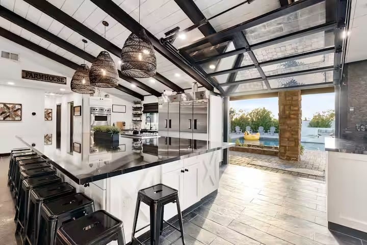 Phoenix Luxury! Pickleball | Free Heated Pool | Hot Tub